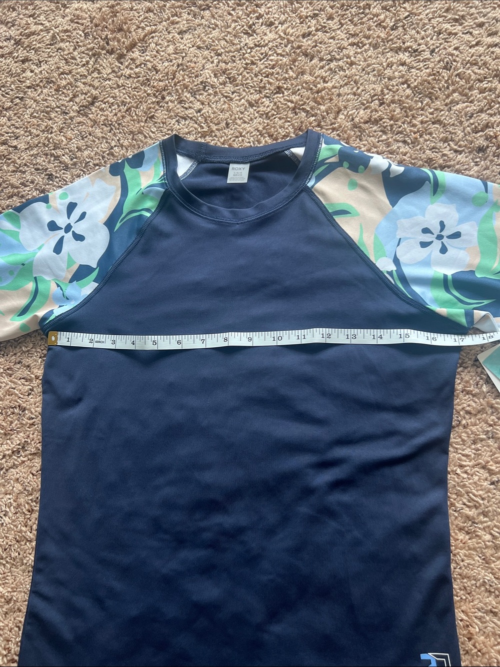 Women’s Roxy Rashguard - Picture 4 of 9
